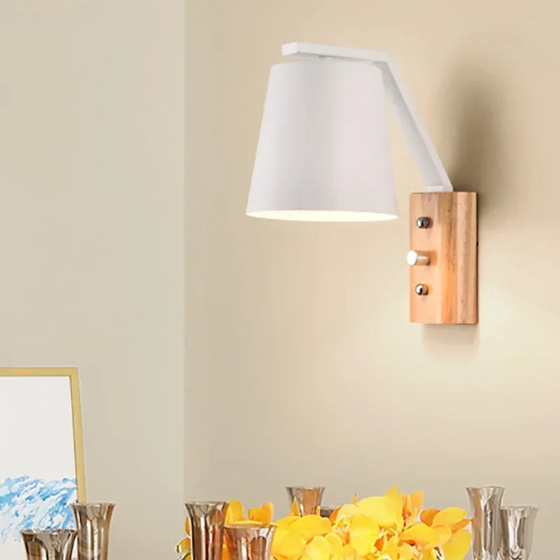 WoodFlex - Modern Trä Vägglampa med Svängbar Arm