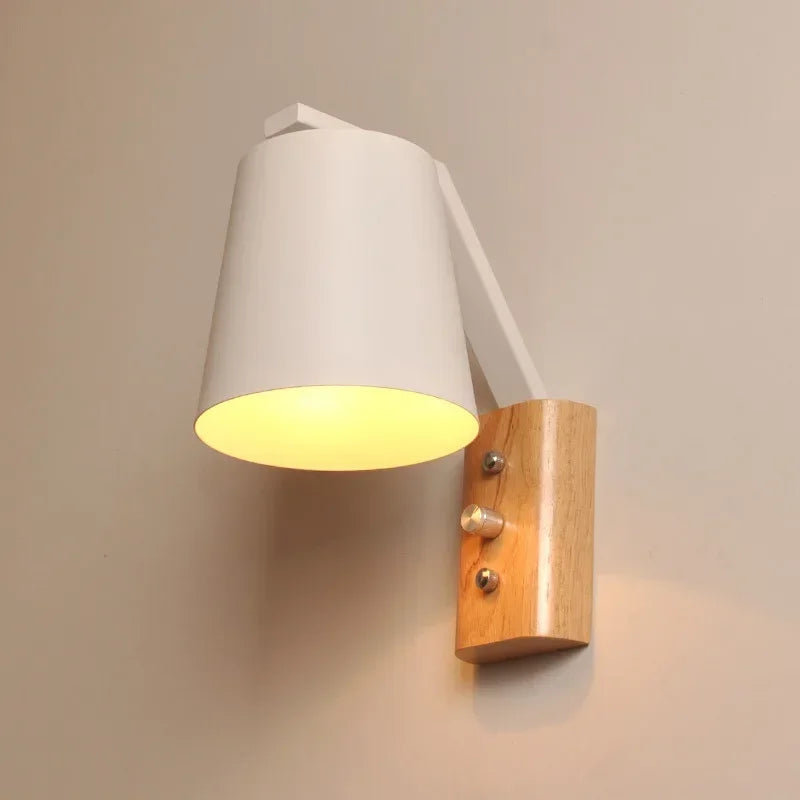 WoodFlex - Modern Trä Vägglampa med Svängbar Arm