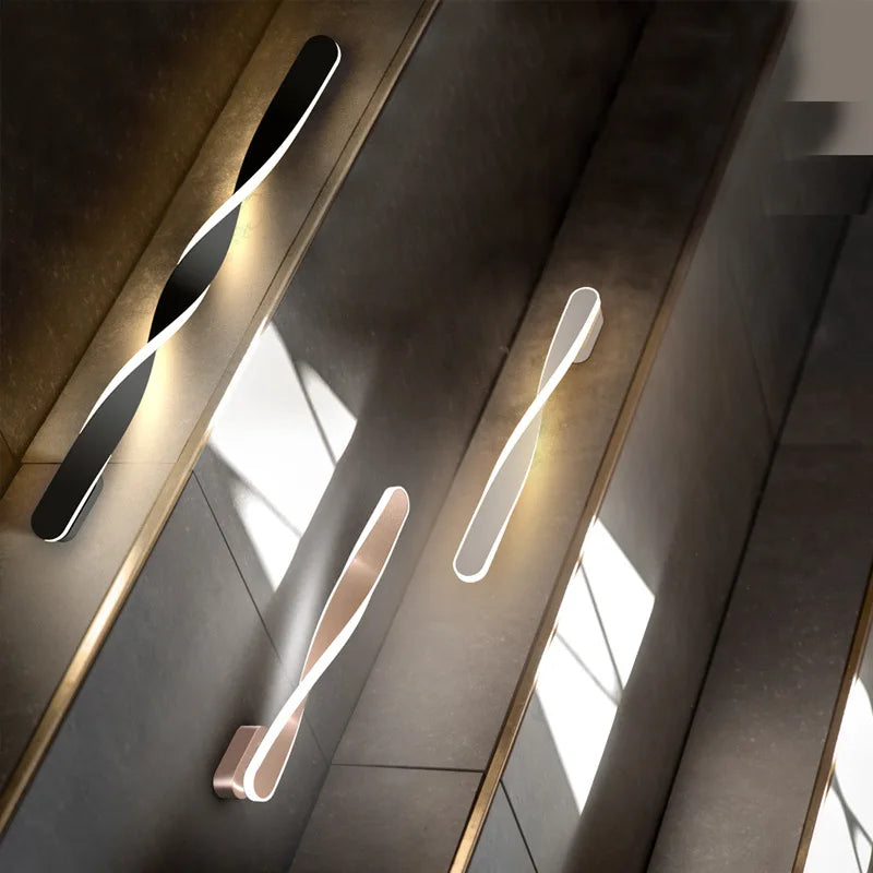CurveLux - Modern LED Vägglampa i Böjd Design Dimbar Belysning