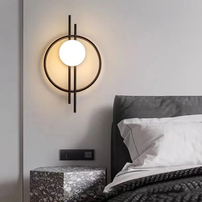 GlobeGlow - Modern LED Vägglampa med Glaskula Stilfull Belysning