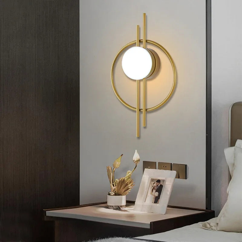 GlobeGlow - Modern LED Vägglampa med Glaskula Stilfull Belysning