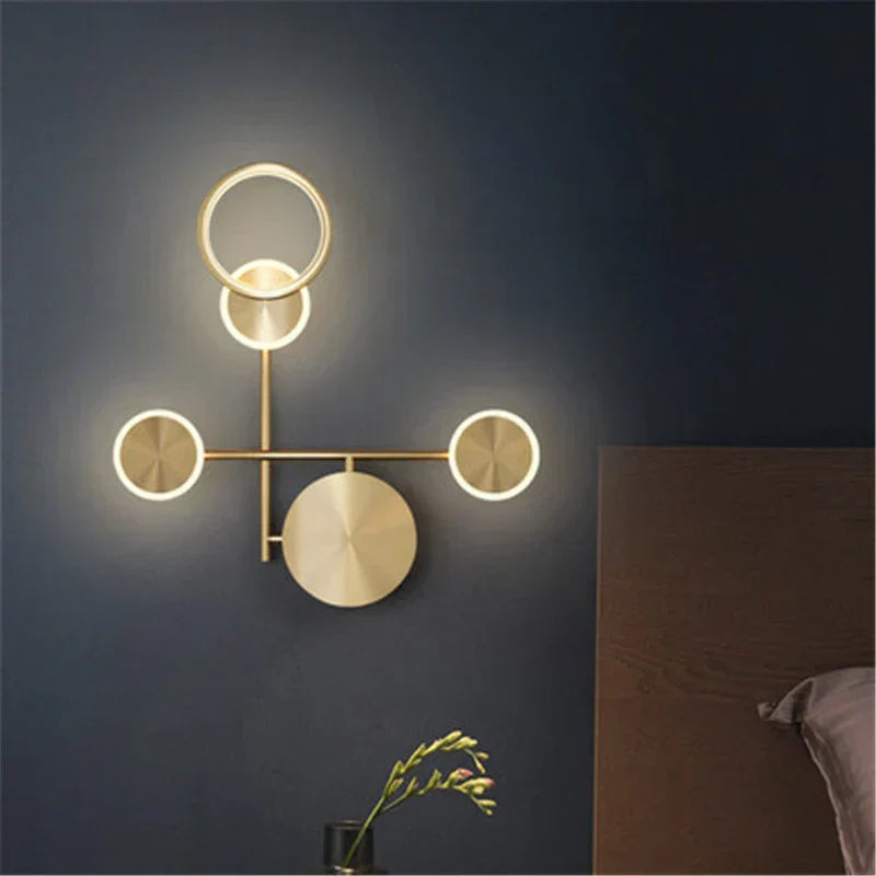 GlowCraft – Modern LED Vägglampa i Guld för Vardagsrum &amp; Hall