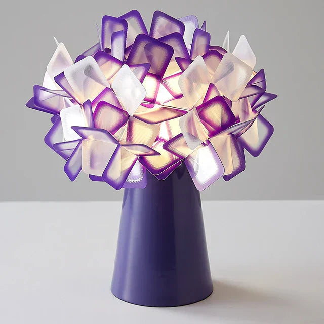 LumiBloom – Dekorativ LED Bordslampa med Unik Design