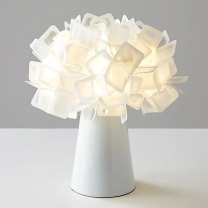 LumiBloom – Dekorativ LED Bordslampa med Unik Design
