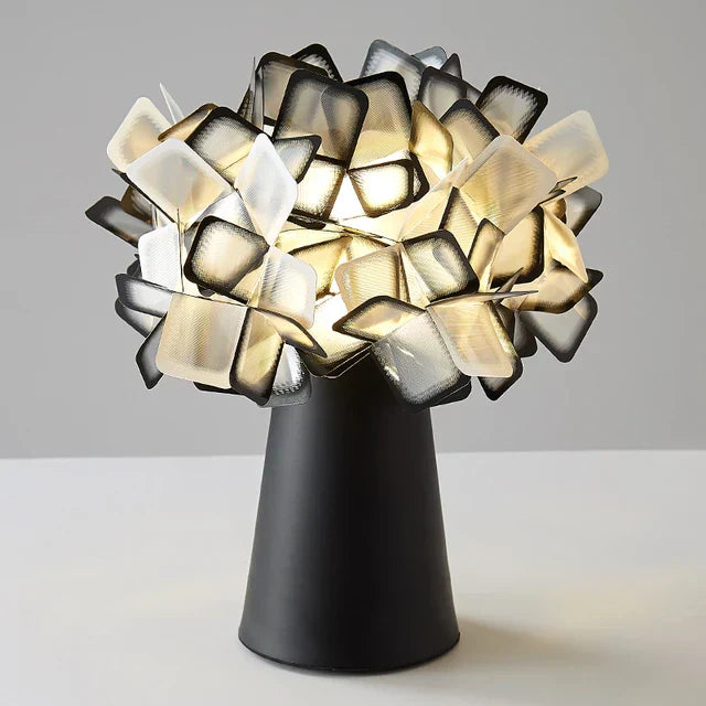 LumiBloom – Dekorativ LED Bordslampa med Unik Design