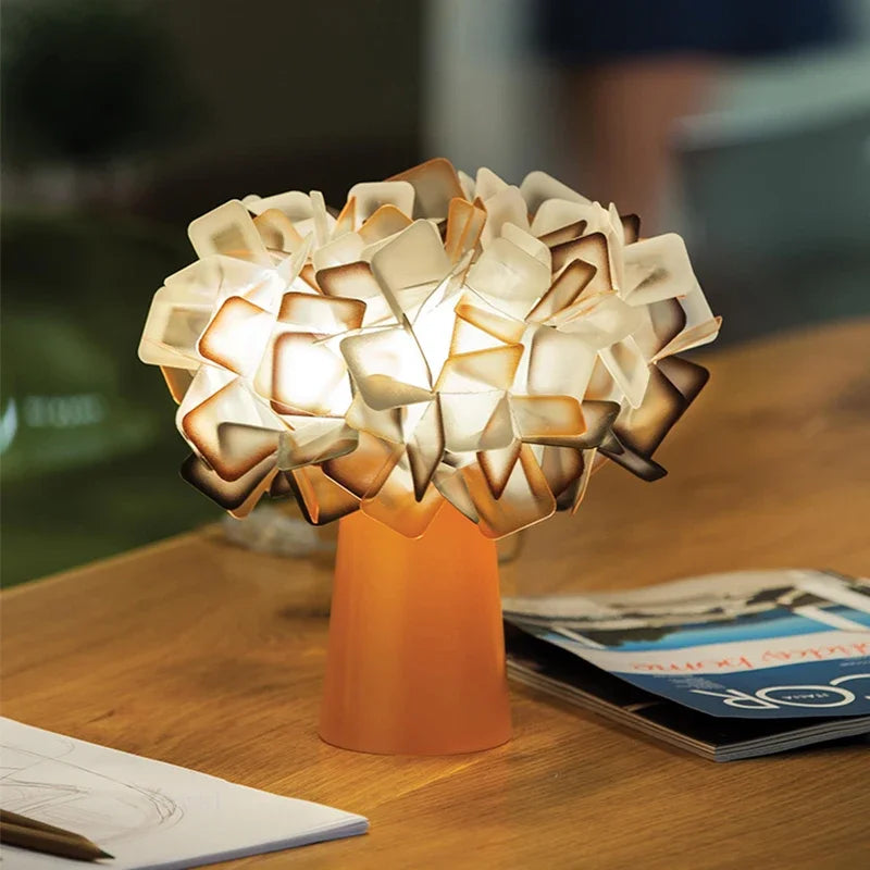 LumiBloom – Dekorativ LED Bordslampa med Unik Design
