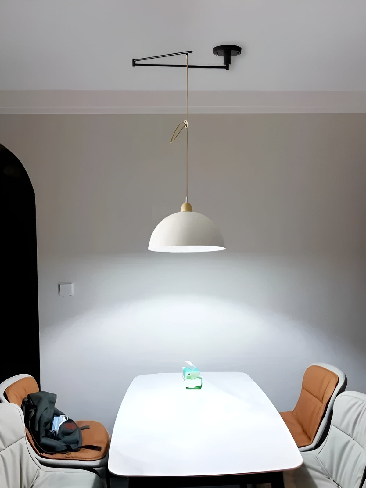 LuxeSwing Light - Nordisk Justerbar LED- Taklampa med Svängarm