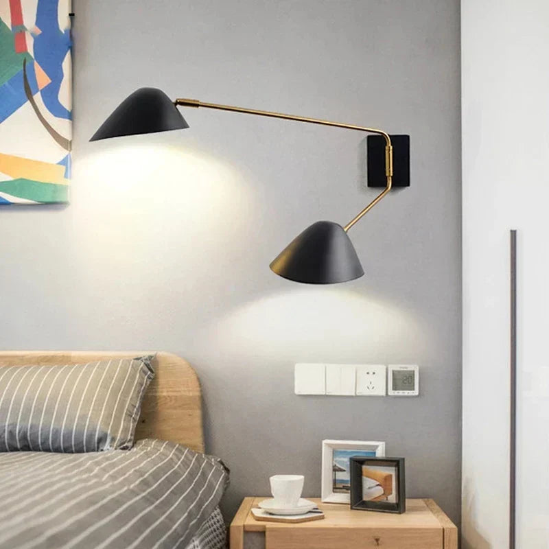 FlexGlow - Svängbar Vägglampa med Lång Arm och LED-belysning