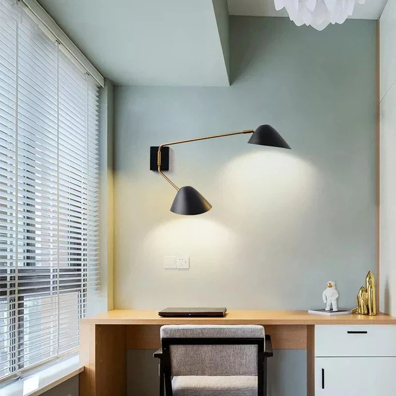 FlexGlow - Svängbar Vägglampa med Lång Arm och LED-belysning