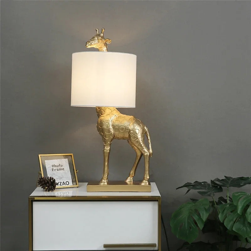 SavannaGlow - Elegant giraffbordslampa med varmt omgivande ljus