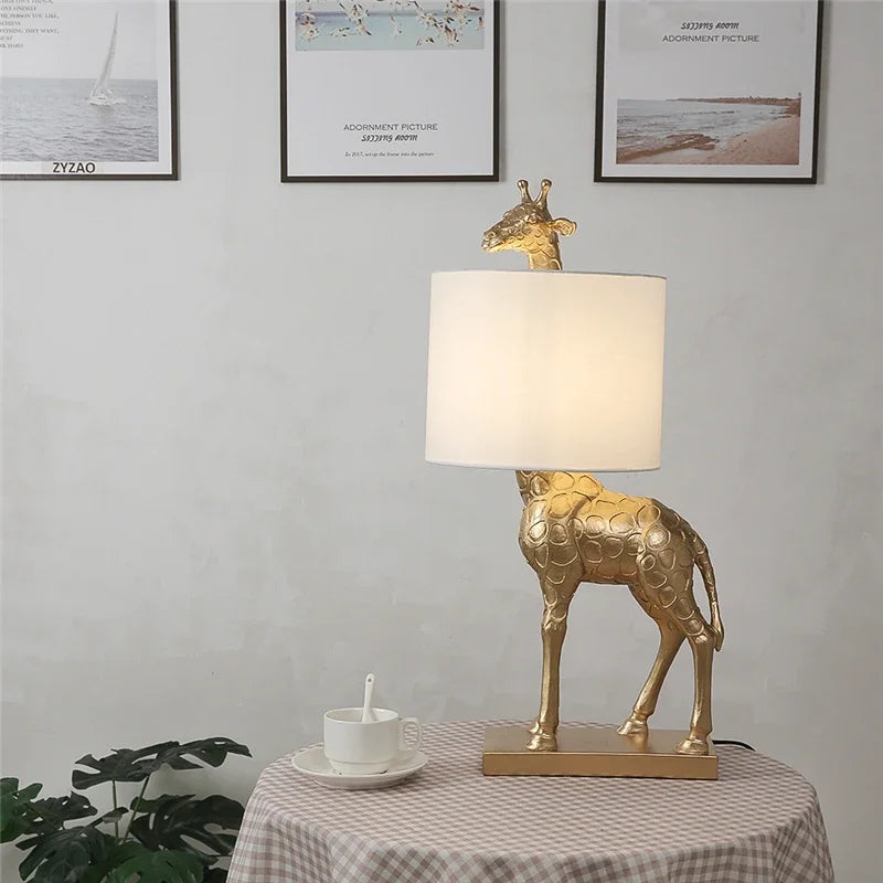 SavannaGlow - Elegant giraffbordslampa med varmt omgivande ljus