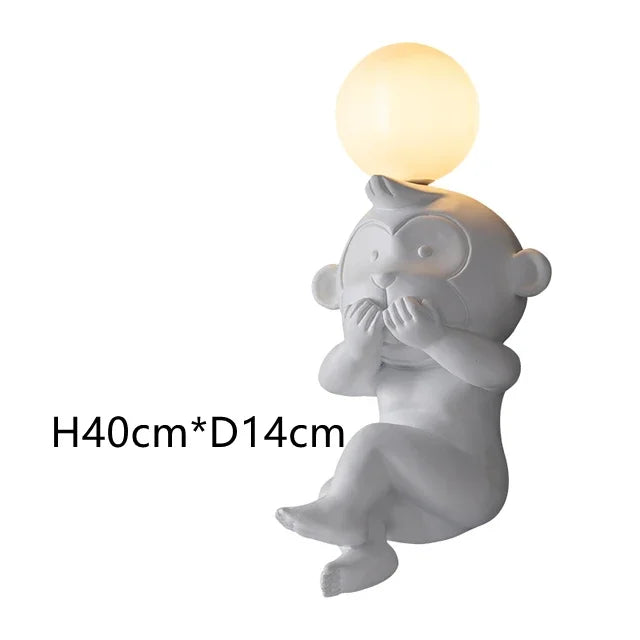 LekfullGlöd - Rolig Apa Vägglampa med Mjölkglas – Dekorativ LED Lampa