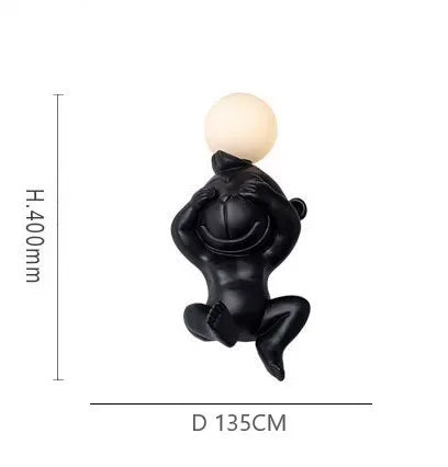 LekfullGlöd - Rolig Apa Vägglampa med Mjölkglas – Dekorativ LED Lampa