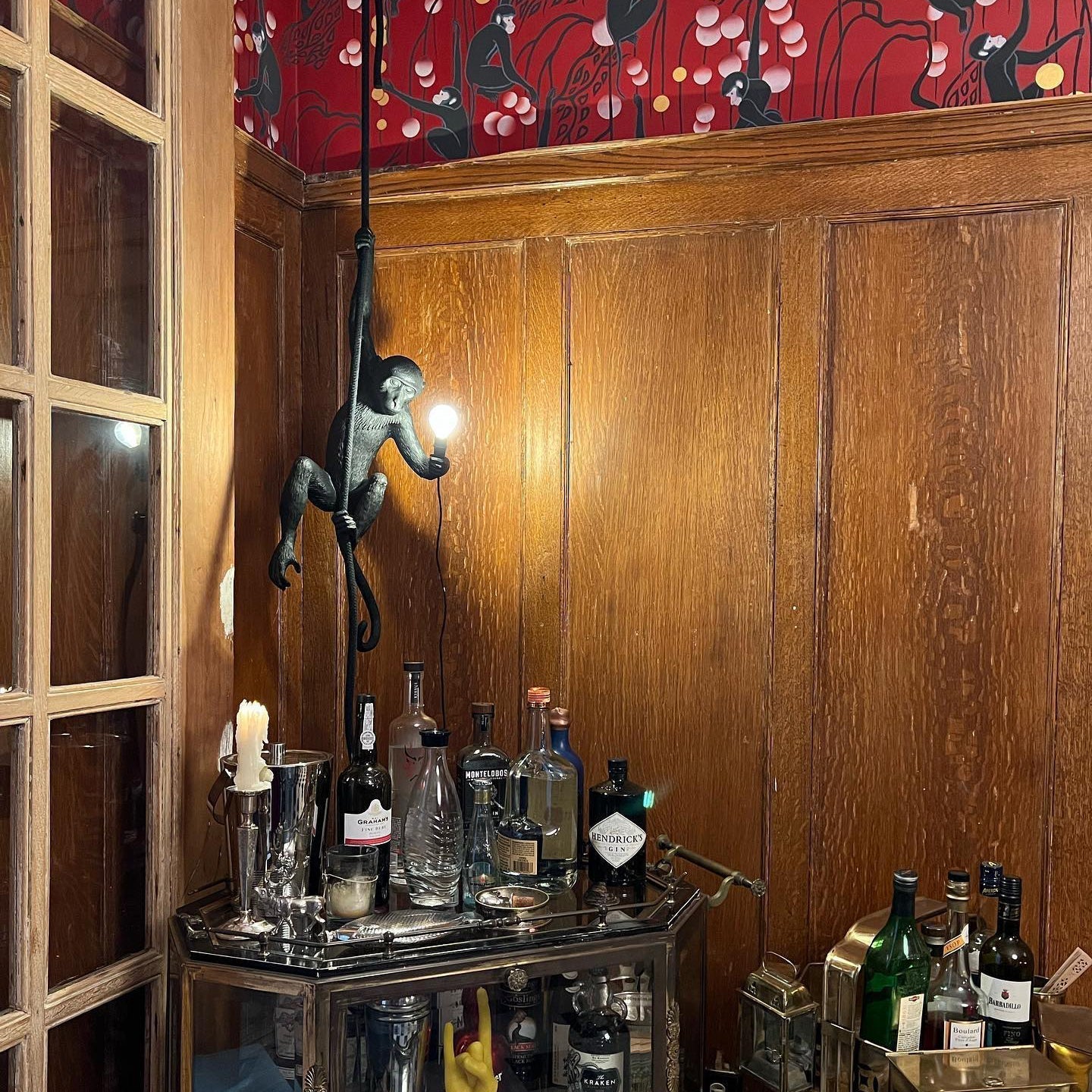 SimiaGlow – Abependantlampa med legendarisk charm och skulptural utstrålning