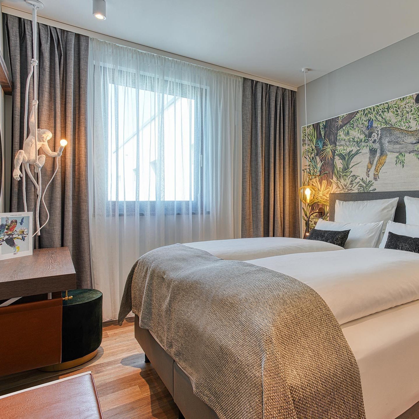 SimiaGlow – Abependantlampa med legendarisk charm och skulptural utstrålning