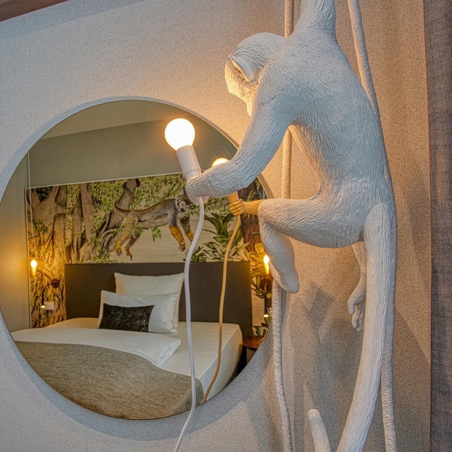 SimiaGlow – Abependantlampa med legendarisk charm och skulptural utstrålning