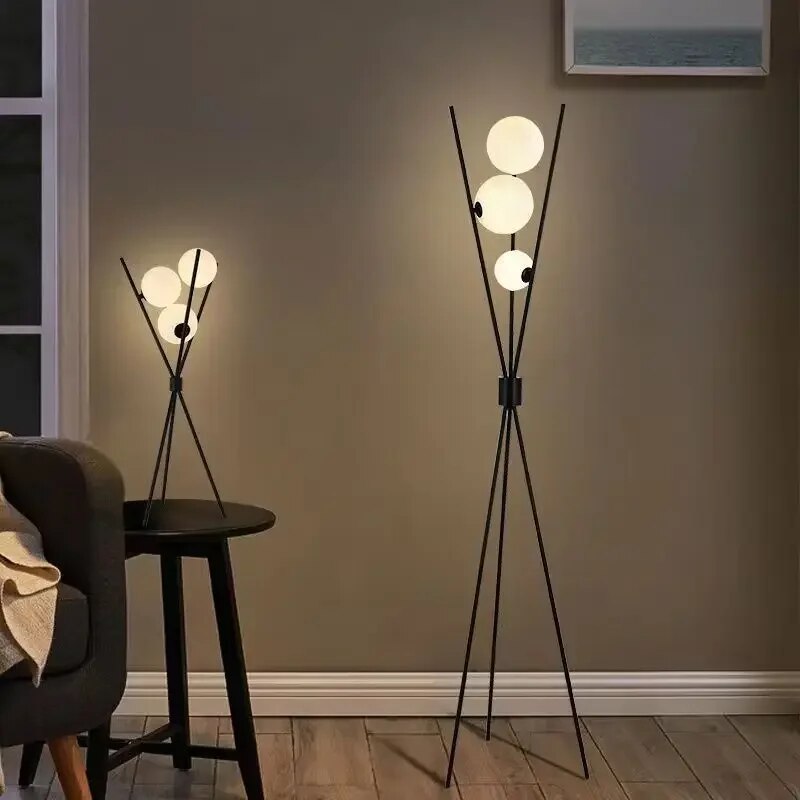 Lunaris | LED-bord- och golvlampa i mån-design