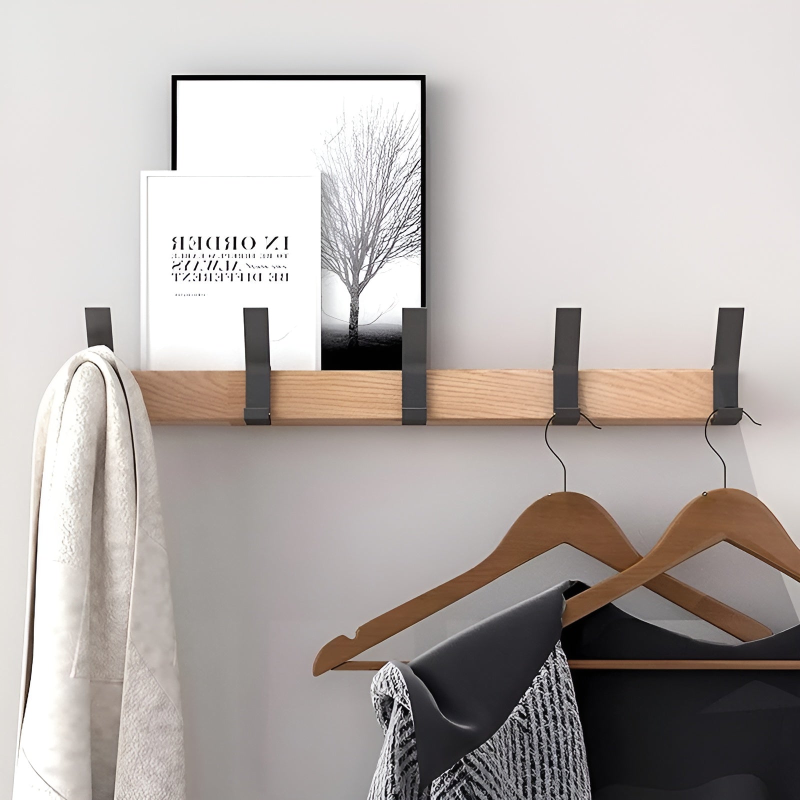 HookFlex Rack - Väggmonterad Rörlig Bambu-Krokarställning