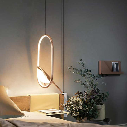 Aviora | Hänglampa med gyllene fågel och LED-ljus