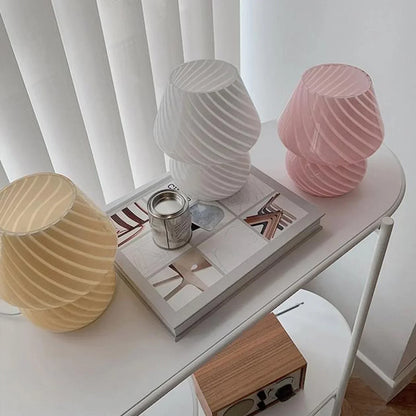 LumiGlass – Hantverkad Glasbordslampa, Stilren Designerbelysning