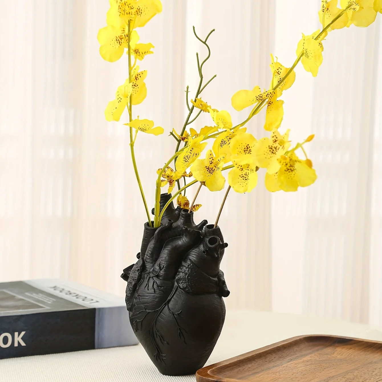 Anatomisk hjärtformad vas för färska eller torkade blommor