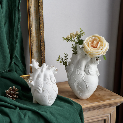 Anatomisk hjärtformad vas för färska eller torkade blommor