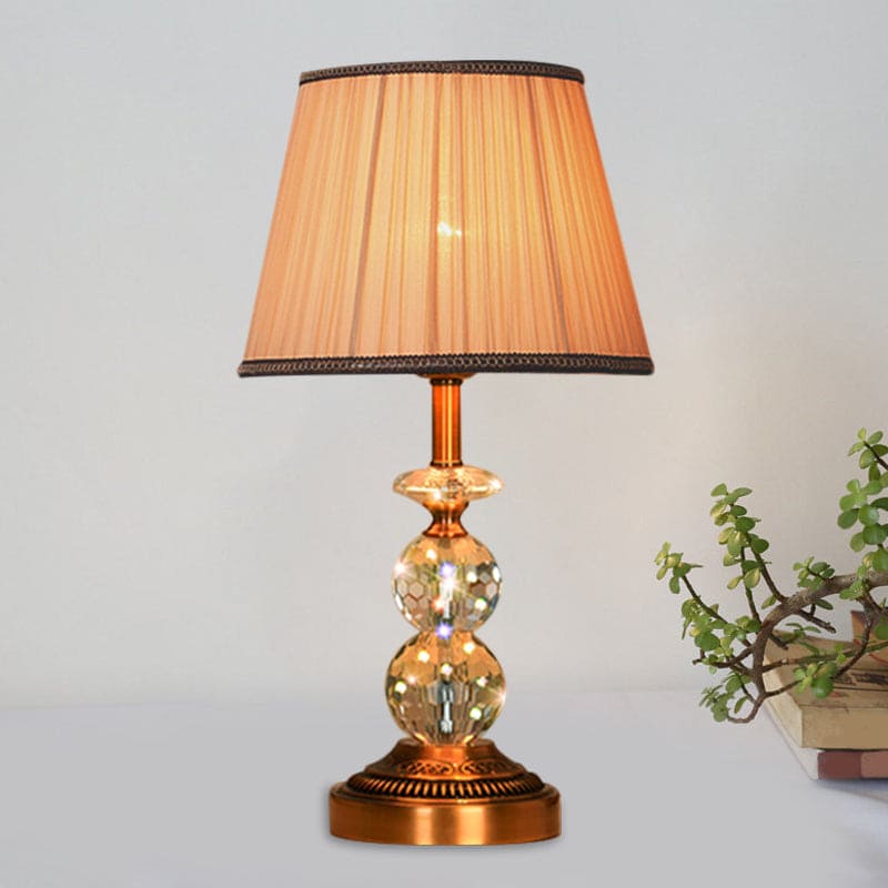 Kristallbordslampa med konisk form och slipade kristallkulor
