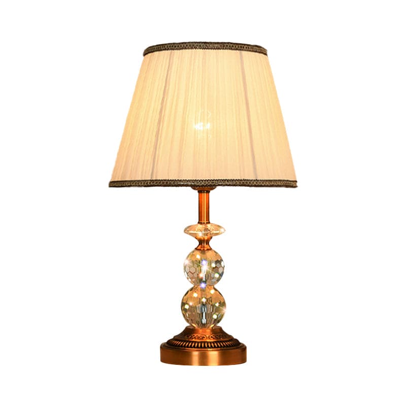 Kristallbordslampa med konisk form och slipade kristallkulor