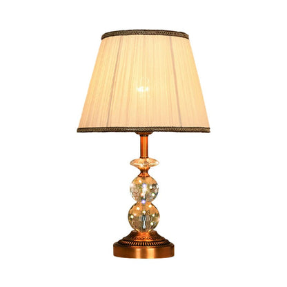 Kristallbordslampa med konisk form och slipade kristallkulor