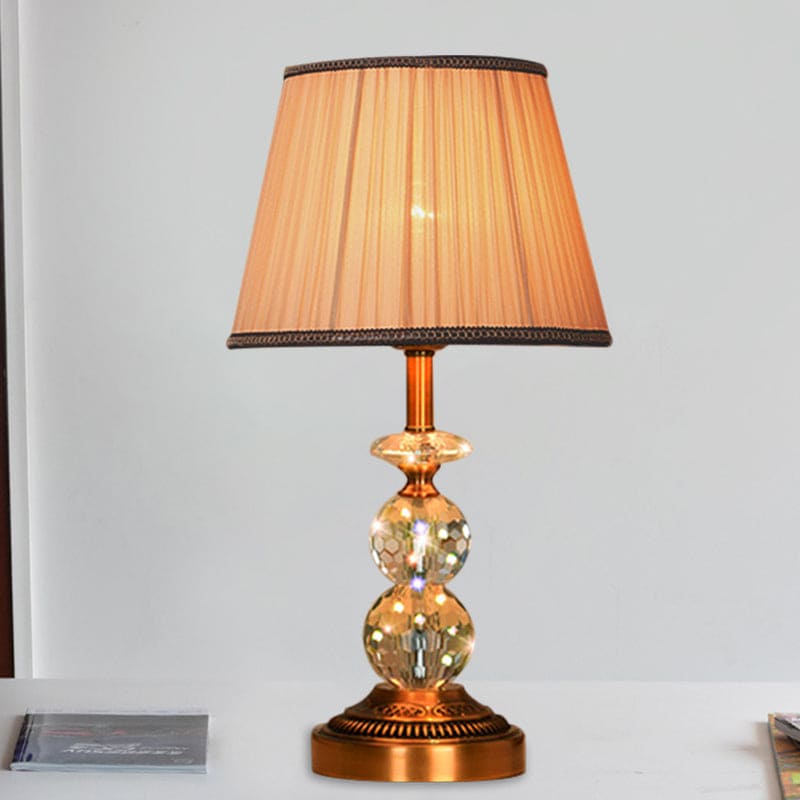 Kristallbordslampa med konisk form och slipade kristallkulor