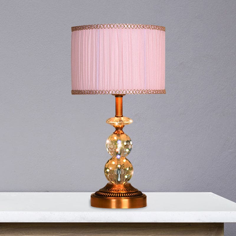 Kristallbordslampa med konisk form och slipade kristallkulor