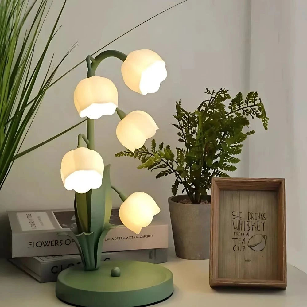 Elegant Bell Orchid Lamp med Mjuk Ljus och Metallisk Finish
