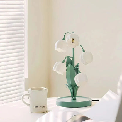 Elegant Bell Orchid Lamp med Mjuk Ljus och Metallisk Finish