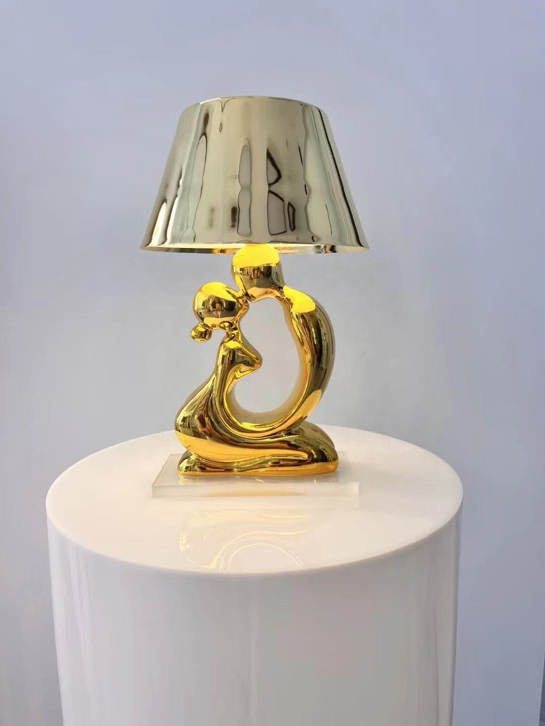 Elegant Dekorativ Kärlekslampa Med Guld Eller Krom Finish