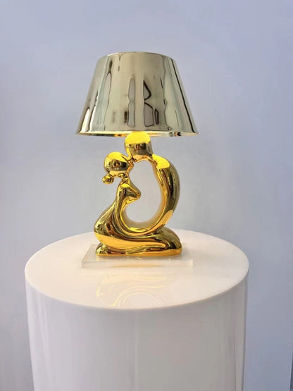 Elegant Dekorativ Kärlekslampa Med Guld Eller Krom Finish
