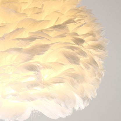 Elegant fjädrar bordslampa med mjukt gyllene ambient ljus