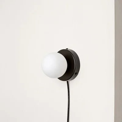 Elegant Glasvägglampa med plug-in design och LED-lampa
