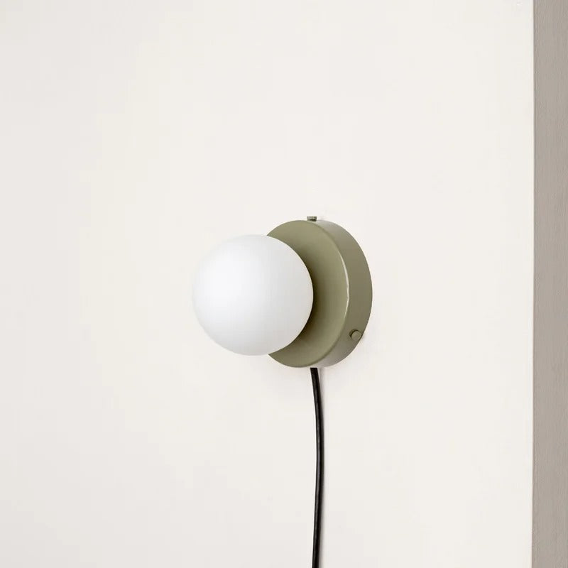 Elegant Glasvägglampa med plug-in design och LED-lampa
