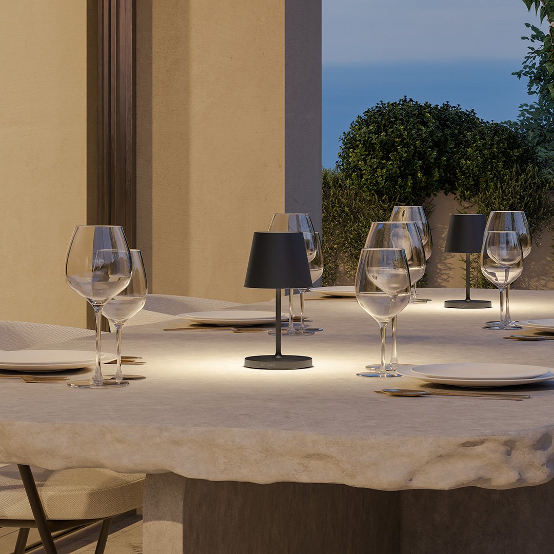 Elegant LED Bordslampa med Touch Dimmer och Varm Vit Ljus