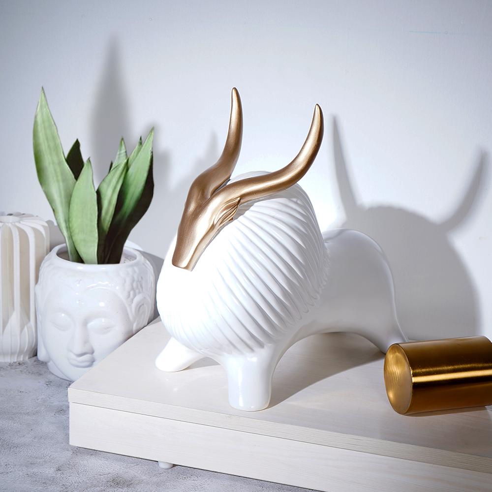 Golden Horned Yak Table Accent för Modern Heminredning