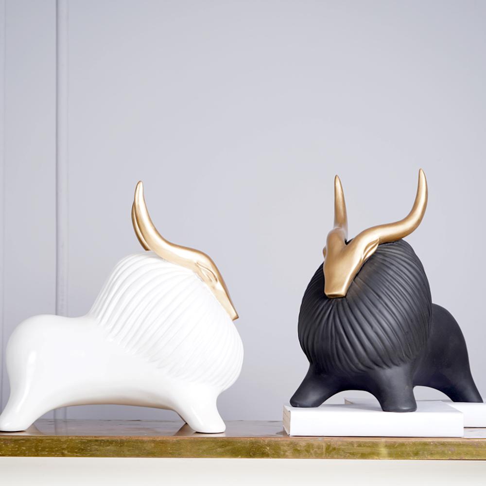 Golden Horned Yak Table Accent för Modern Heminredning