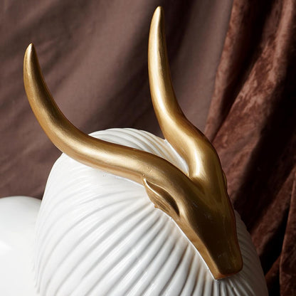 Golden Horned Yak Table Accent för Modern Heminredning