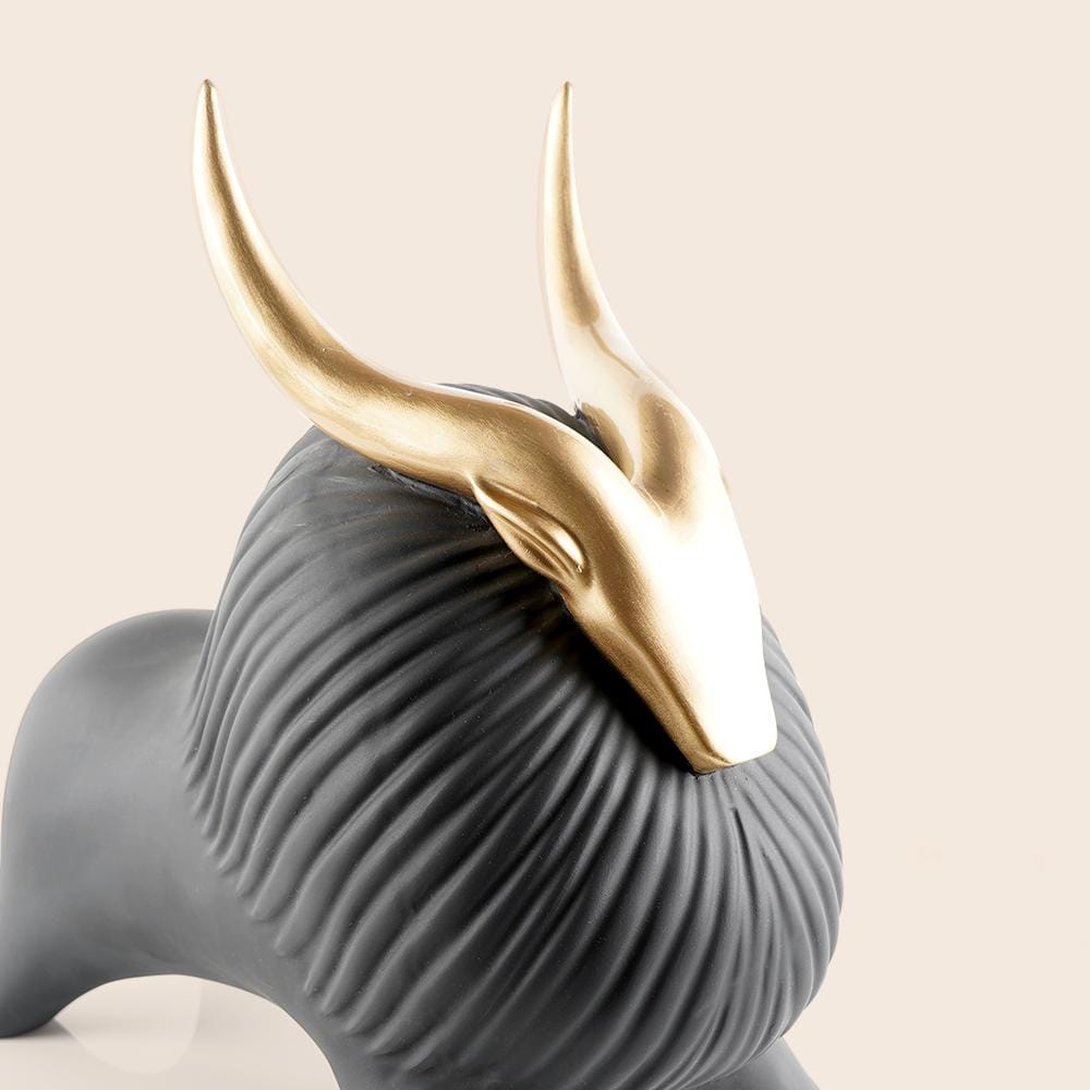 Golden Horned Yak Table Accent för Modern Heminredning