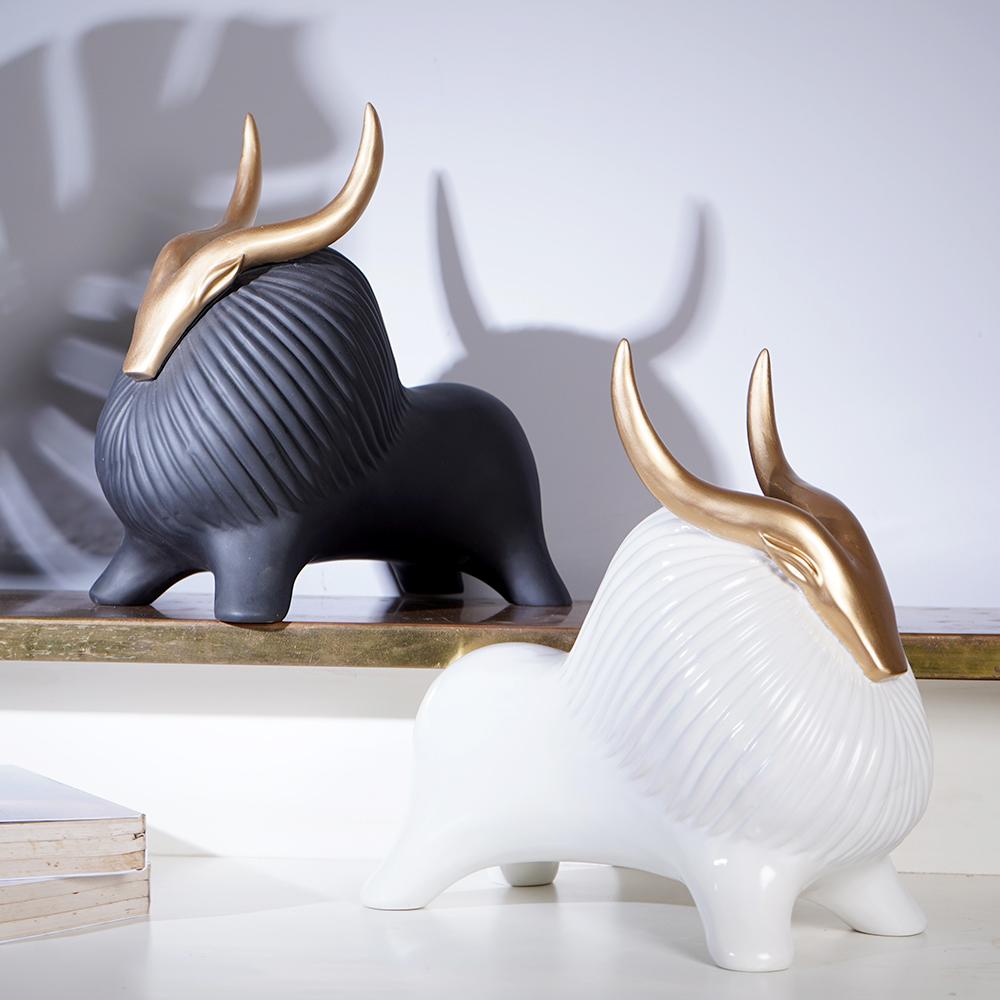 Golden Horned Yak Table Accent för Modern Heminredning