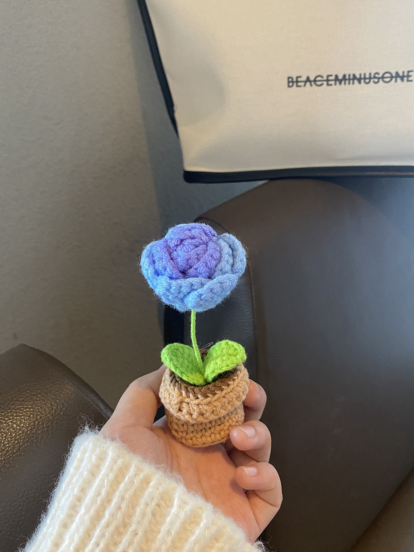 Crochet Blomkruka Dekoration Med Keramisk Bas
