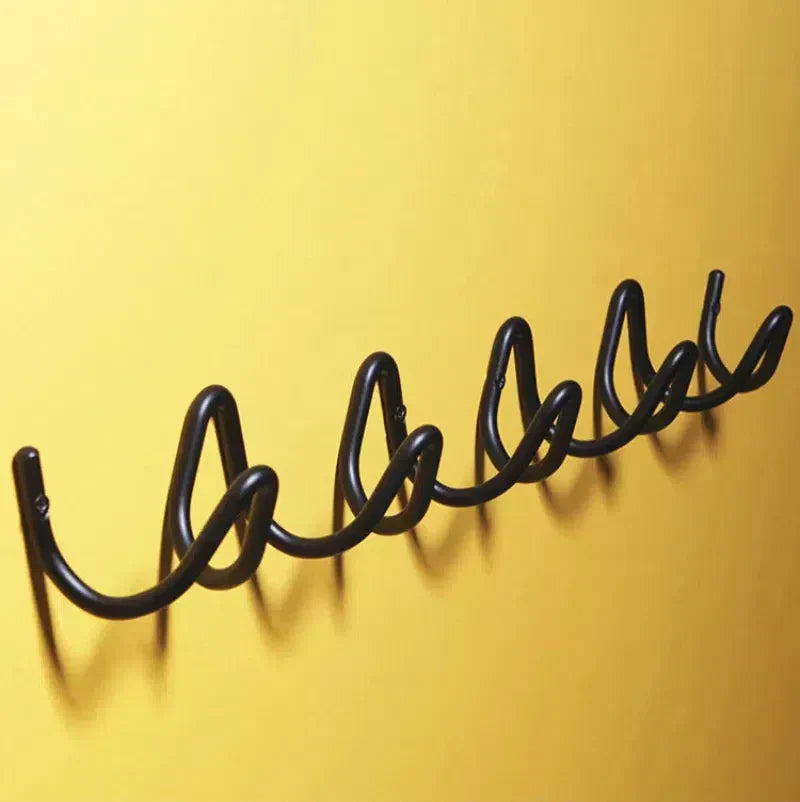 Modern väggklädhängare med elegant design och minimalistisk stil