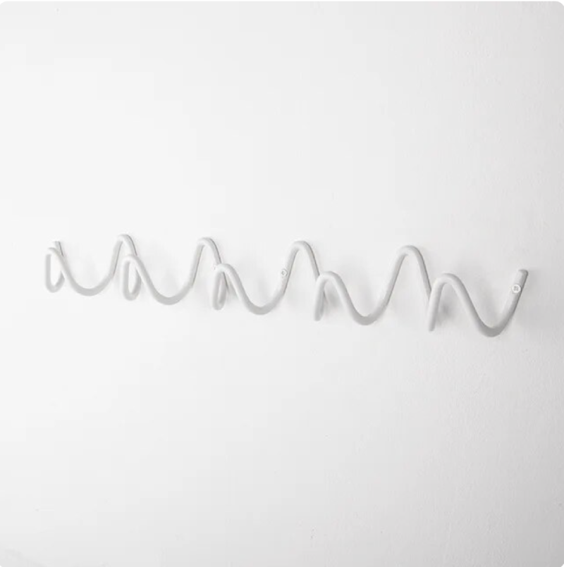 Modern väggklädhängare med elegant design och minimalistisk stil