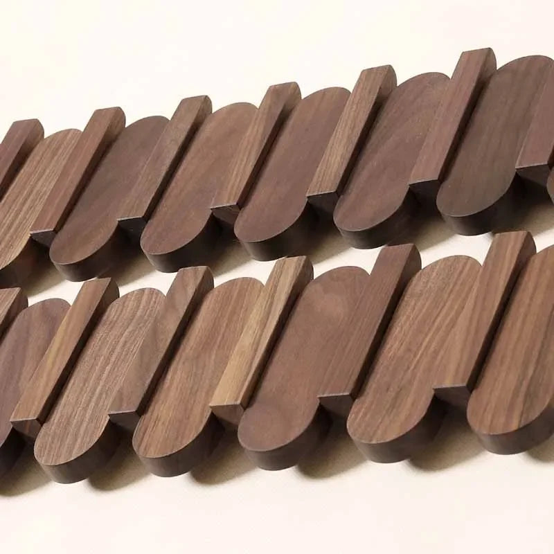 Valnöt Vägkappa | 3‑7 Krok | Massivt Trä | Nordisk Entré Förvaring | Brick by Brick