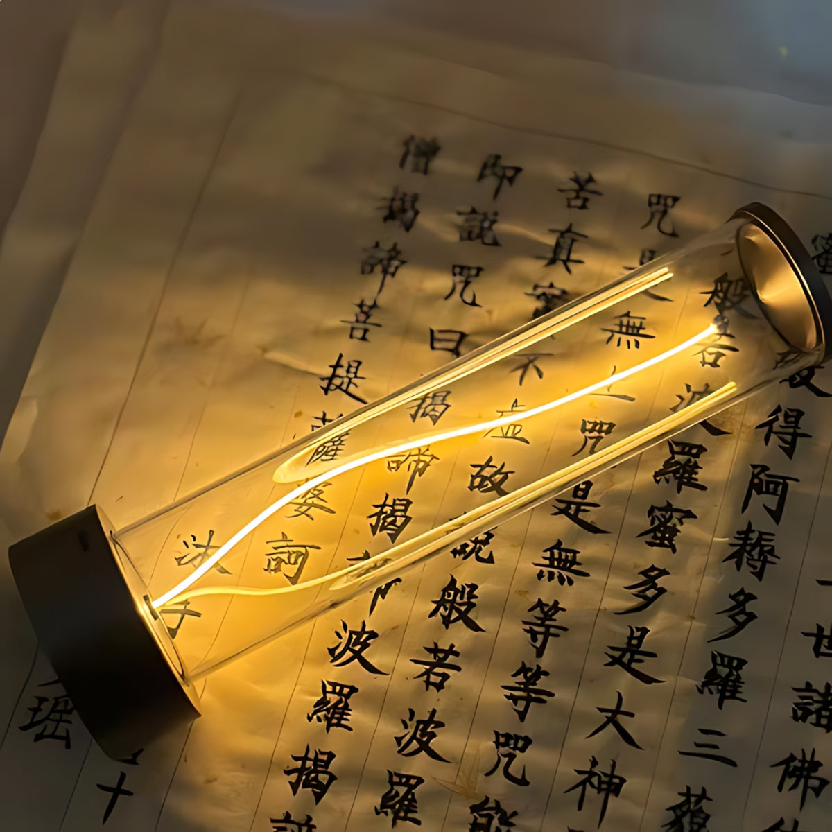 LumièreTube Bordslampa - Minimalistisk design med 3 dimmernivåer