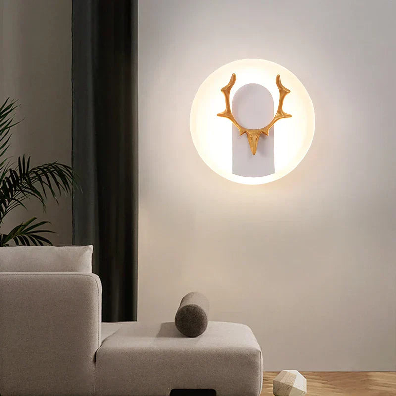AntlerGlow - Modern LED Vägglampa med Gevärkdesign – Dekorativ Belysning